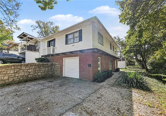 Photo 3 of Single family home for sale at 1333 E 84th Terrace, Kansas City, MO 64131 | MLS# 2645139 | Listing updated on 2026-10-09