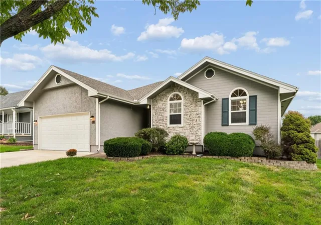 Photo 3 of Single family home for sale at 809 NE Aaron Dr, Lees Summit, MO 64086 | MLS# 2645141 | Listing updated on 2026-10-07
