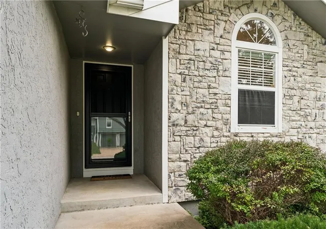 Photo 4 of Single family home for sale at 809 NE Aaron Dr, Lees Summit, MO 64086 | MLS# 2645141 | Listing updated on 2026-10-07