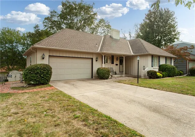 Photo 3 of Sale Pending at 5029 Spring Ave, Kansas City, MO 64133 | MLS# 2645142 | Listing updated on 2026-10-19