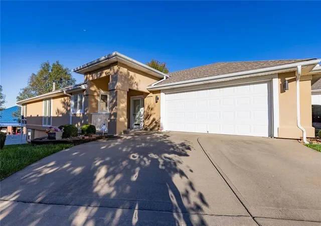 Photo 1 of House for sale at 7910 N Locust St, Kansas City, MO 64118 | MLS# 2645143 | Listing updated on 2026-10-07