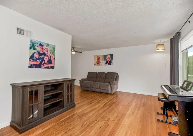 Photo 2 of Single family home for sale at 903 Ne 67th Place, Gladstone, MO 64118 | MLS# 2645151 | Listing updated on 2026-10-05