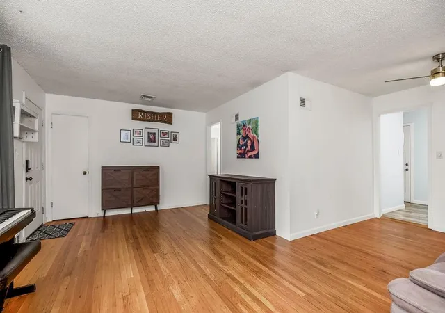 Photo 3 of Single family home for sale at 903 Ne 67th Place, Gladstone, MO 64118 | MLS# 2645151 | Listing updated on 2026-10-05