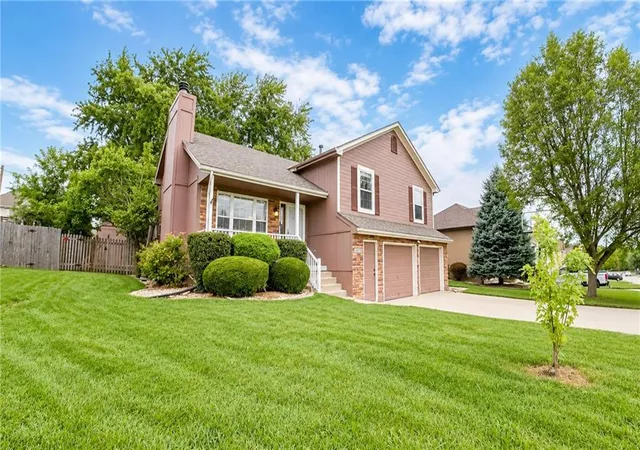 Photo 1 of Single family home for sale at 1406 Tabitha Ln, Greenwood, MO 64034 | MLS# 2645152 | Listing updated on 2026-10-04