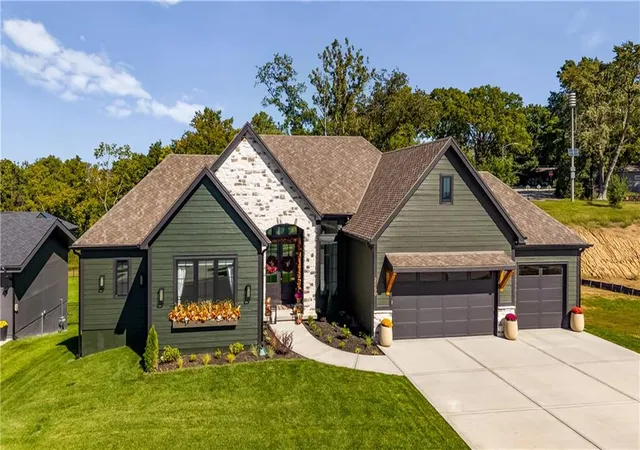 Photo 2 of Single family home for sale at 2150 Nw Scenic View Dr, Riverside, MO 64150 | MLS# 2645153 | Listing updated on 2026-10-09