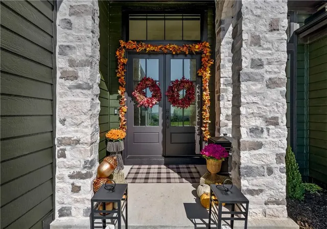 Photo 3 of Single family home for sale at 2150 Nw Scenic View Dr, Riverside, MO 64150 | MLS# 2645153 | Listing updated on 2026-10-09