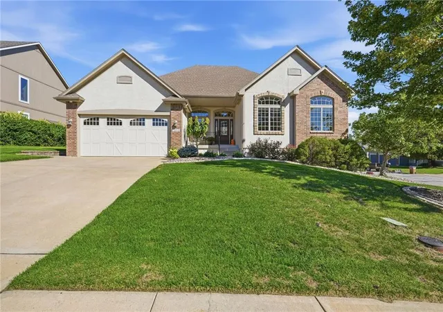 Single family home for sale at 1510 Spur Ridge Cir, Raymore, MO 64083 | MLS# 2645154