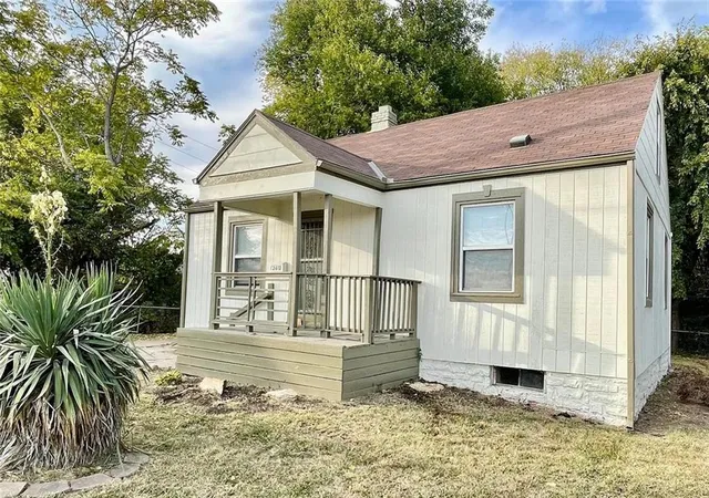 Photo 2 of Single family home for sale at 2612 E 75th Street, Kansas City, MO 64132 | MLS# 2645156 | Listing updated on 2026-10-02