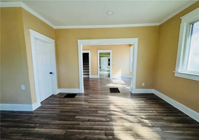 Photo 3 of Single family home for sale at 433 N Oakley Ave, Kansas City, MO 64123 | MLS# 2645157 | Listing updated on 2026-10-08