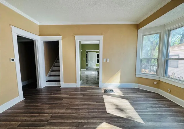 Photo 3 of Single family home for sale at 433 N Oakley Ave, Kansas City, MO 64123 | MLS# 2645157 | Listing updated on 2026-10-08