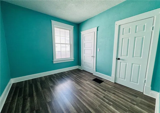Photo 4 of Single family home for sale at 433 N Oakley Ave, Kansas City, MO 64123 | MLS# 2645157 | Listing updated on 2026-10-08