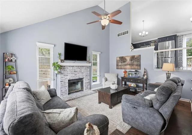 Photo 4 of Single family home for sale at 824 SE 10th Terrace, Lees Summit, MO 64081 | MLS# 2645158 | Listing updated on 2026-10-02
