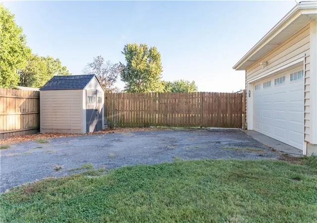 Photo 30 of Single family home for sale at 1402 S English Ave, Marshall, MO 65340 | MLS# 2645164 | Listing updated on 2026-10-02