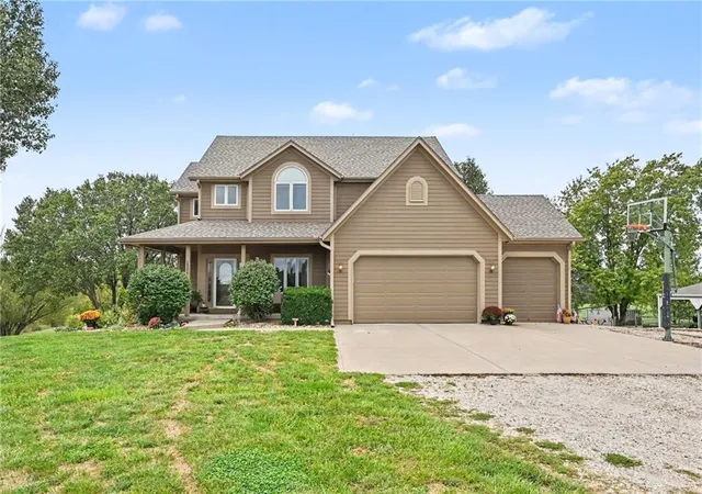 Photo 2 of Single family home for sale at 14275 142nd Street, Bonner Springs, KS 66012 | MLS# 2645165 | Listing updated on 2026-10-07