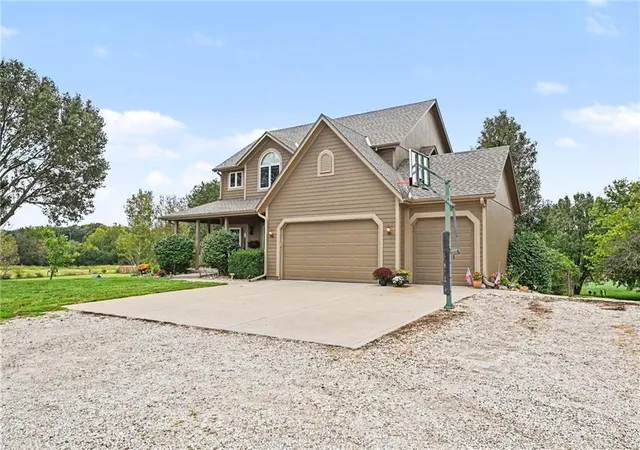 Photo 3 of Single family home for sale at 14275 142nd Street, Bonner Springs, KS 66012 | MLS# 2645165 | Listing updated on 2026-10-07