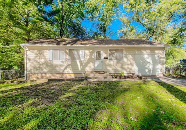 Single family home for sale at 5112 S Cottage Ave, Independence, MO 64055 | MLS# 2645168