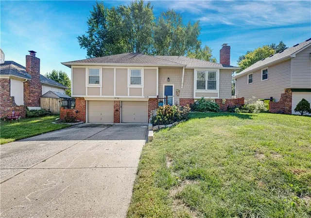 Single family home for sale at 519 Mark Ln, Belton, MO 64012 | MLS# 2645171