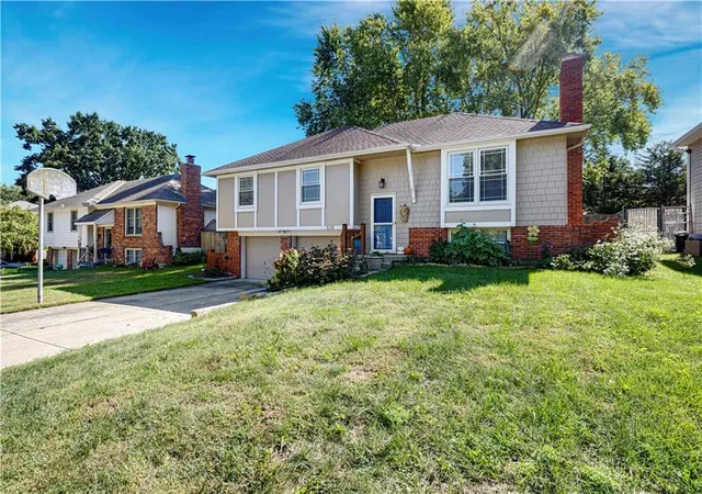 Single family home for sale at 519 Mark Ln, Belton, MO 64012 | MLS# 2645171