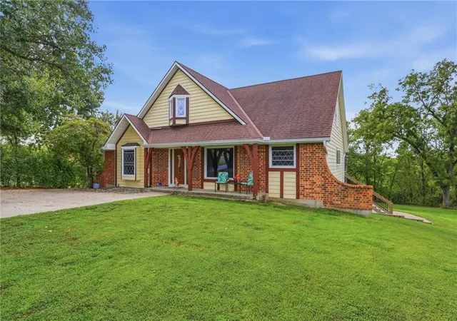 Single family home for sale at 27625 89th Street W, Lenexa, KS 66227 | MLS# 2645173