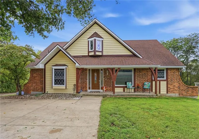 Photo 3 of Single family home for sale at 27625 89th Street W, Lenexa, KS 66227 | MLS# 2645173 | Listing updated on 2026-10-10