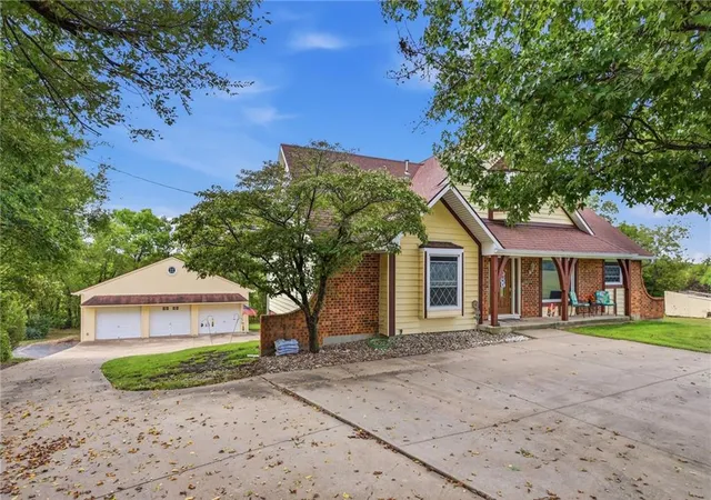 Photo 3 of Single family home for sale at 27625 89th Street W, Lenexa, KS 66227 | MLS# 2645173 | Listing updated on 2026-10-10