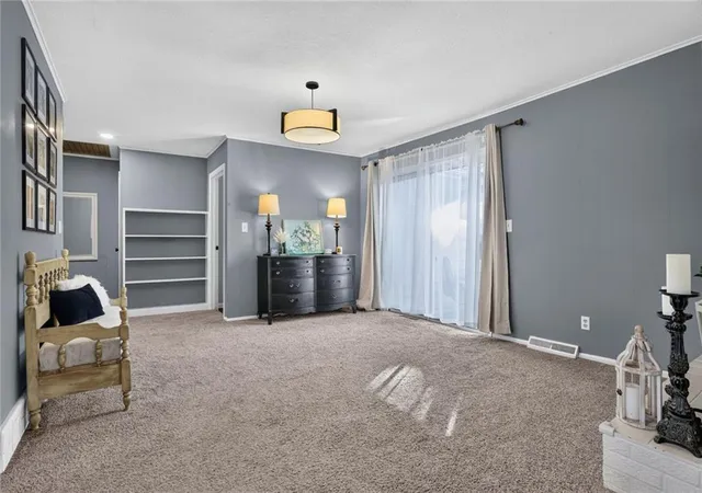 Photo 2 of Sale Pending at 305 Nw 60th Terrace, Kansas City, MO 64118 | MLS# 2645174 | Listing updated on 2026-10-05