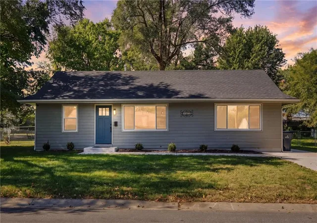 Photo 2 of Single family home for sale at 1017 S Brockway St, Olathe, KS 66061 | MLS# 2645175 | Listing updated on 2026-10-08