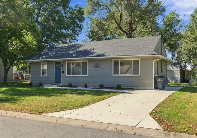 Photo 3 of Single family home for sale at 1017 S Brockway St, Olathe, KS 66061 | MLS# 2645175 | Listing updated on 2026-10-08