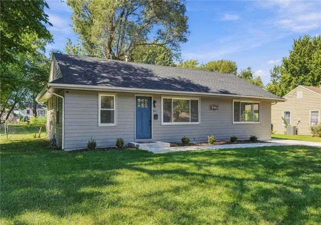Photo 3 of Single family home for sale at 1017 S Brockway St, Olathe, KS 66061 | MLS# 2645175 | Listing updated on 2026-10-08