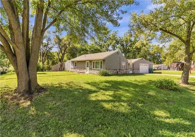 Photo 3 of Single family home for sale at 3706 Harmony Dr, Kansas City, KS 66106 | MLS# 2645176 | Listing updated on 2026-10-07