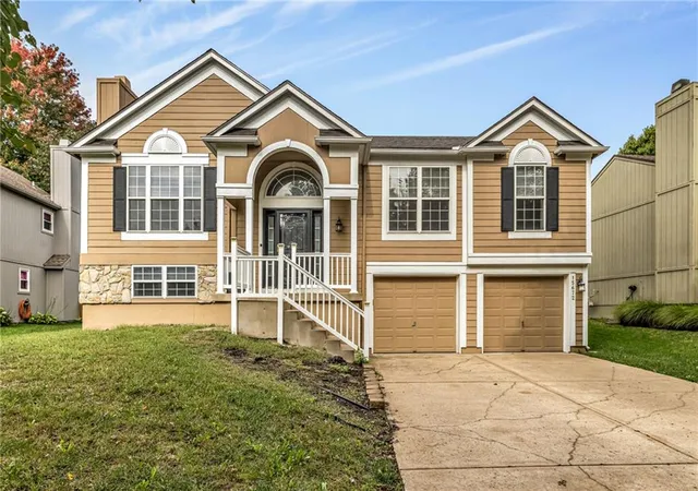 Photo 1 of Single family home for sale at 15672 S Blackfoot St, Olathe, KS 66062 | MLS# 2645179 | Listing updated on 2026-10-09
