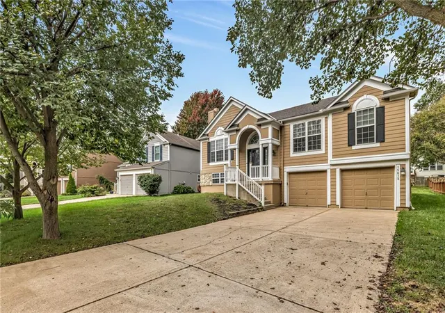 Photo 2 of Single family home for sale at 15672 S Blackfoot St, Olathe, KS 66062 | MLS# 2645179 | Listing updated on 2026-10-09