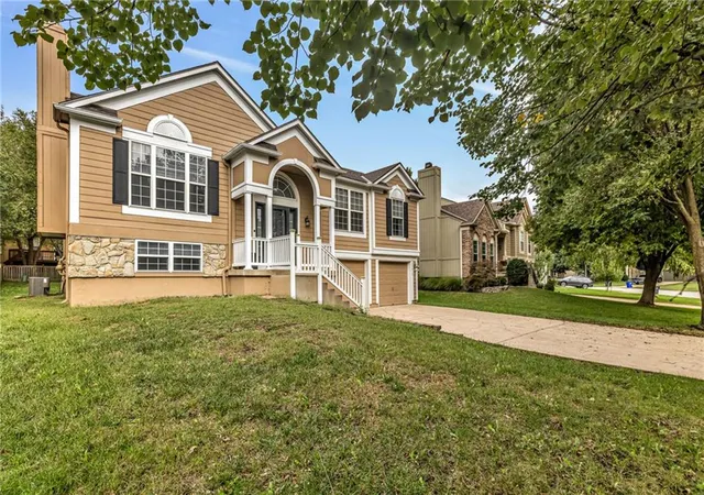 Photo 3 of Single family home for sale at 15672 S Blackfoot St, Olathe, KS 66062 | MLS# 2645179 | Listing updated on 2026-10-09