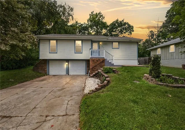Photo 1 of Single family home for sale at 200 S Downey Ave, Independence, MO 64056 | MLS# 2645182 | Listing updated on 2026-10-04