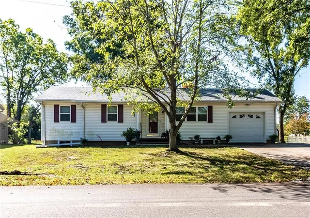 Single family home for sale at 305 Hillcrest Dr, Windsor, MO 65360 | MLS# 2645184