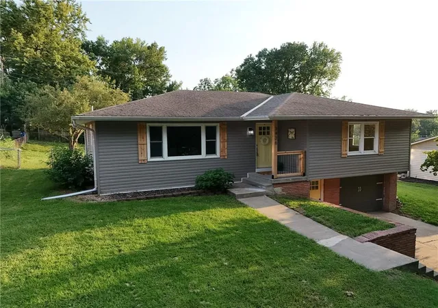 Photo 1 of Single family home for sale at 3426 Auburn Dr, Saint Joseph, MO 64506 | MLS# 2645186 | Listing updated on 2026-10-02
