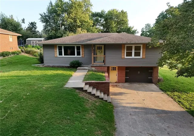 Photo 2 of Single family home for sale at 3426 Auburn Dr, Saint Joseph, MO 64506 | MLS# 2645186 | Listing updated on 2026-10-02
