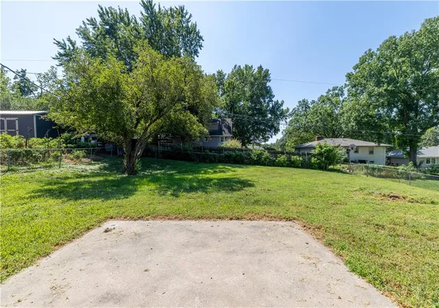 Photo 3 of Single family home for sale at 3426 Auburn Dr, Saint Joseph, MO 64506 | MLS# 2645186 | Listing updated on 2026-10-02