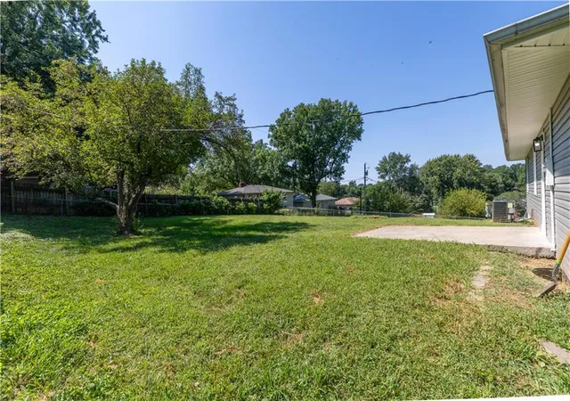 Photo 3 of Single family home for sale at 3426 Auburn Dr, Saint Joseph, MO 64506 | MLS# 2645186 | Listing updated on 2026-10-02