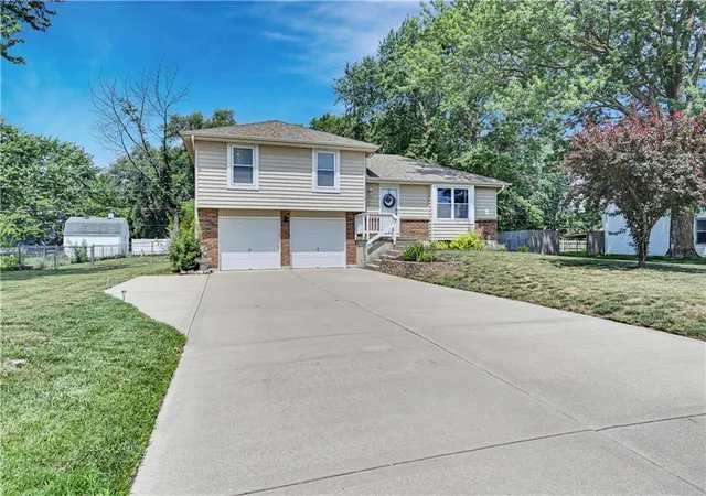 Photo 1 of Single family home for sale at 16010 Harris Ave, Belton, MO 64012 | MLS# 2645188 | Listing updated on 2026-10-03