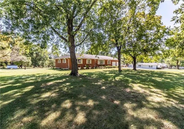 Photo 3 of Single family home for sale at 225 S County Line Rd, Windsor, MO 65360 | MLS# 2645191 | Listing updated on 2026-10-04