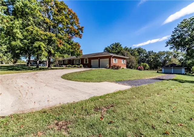 Photo 4 of Single family home for sale at 225 S County Line Rd, Windsor, MO 65360 | MLS# 2645191 | Listing updated on 2026-10-04