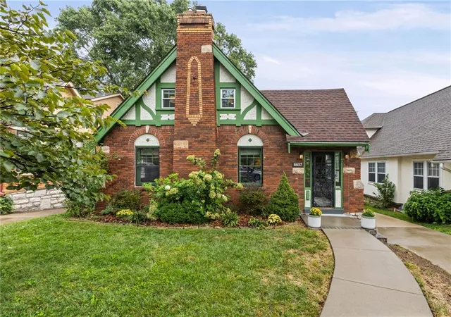 Single family home for sale at 6657 Locust St, Kansas City, MO 64131 | MLS# 2645193