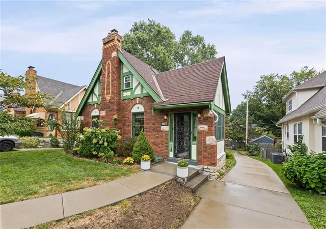 Photo 1 of Single family home for sale at 6657 Locust St, Kansas City, MO 64131 | MLS# 2645193 | Listing updated on 2026-10-03