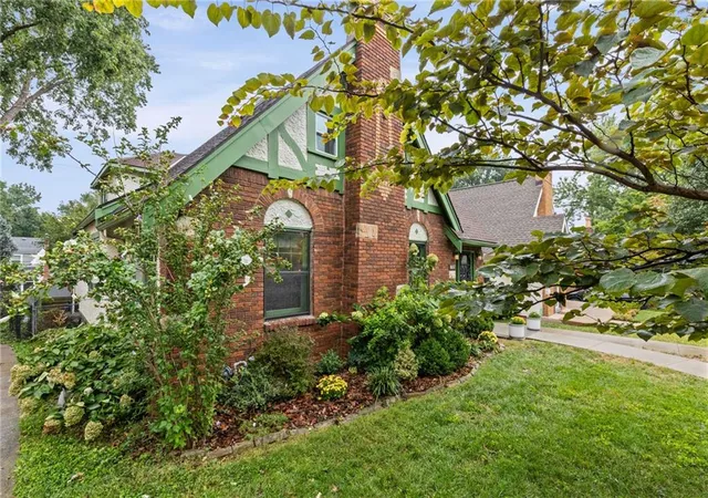 Photo 2 of Single family home for sale at 6657 Locust St, Kansas City, MO 64131 | MLS# 2645193 | Listing updated on 2026-10-03
