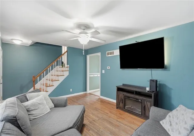 Photo 4 of Sale Pending at 813 S Sunset Dr, Olathe, KS 66061 | MLS# 2645197 | Listing updated on 2026-10-03