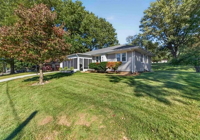 Photo 3 of Single family home for sale at 419 Dickinson Rd, Independence, MO 64050 | MLS# 2645198 | Listing updated on 2026-10-08