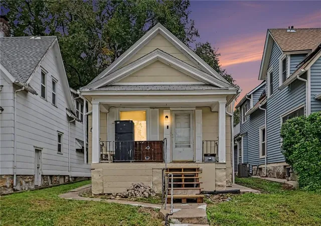 Single family home for sale at 220 N Elmwood Ave, Kansas City, MO 64123 | MLS# 2645199