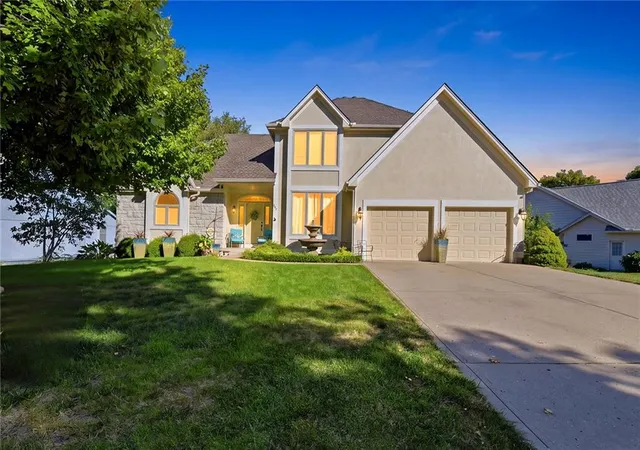 Single family home for sale at 607 NW Brookhaven Dr, Lees Summit, MO 64081 | MLS# 2645200