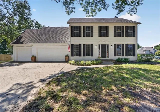 Photo 1 of Single family home for sale at 713 Nw Eagle Ridge Cir, Lees Summit, MO 64081 | MLS# 2645201 | Listing updated on 2026-10-08